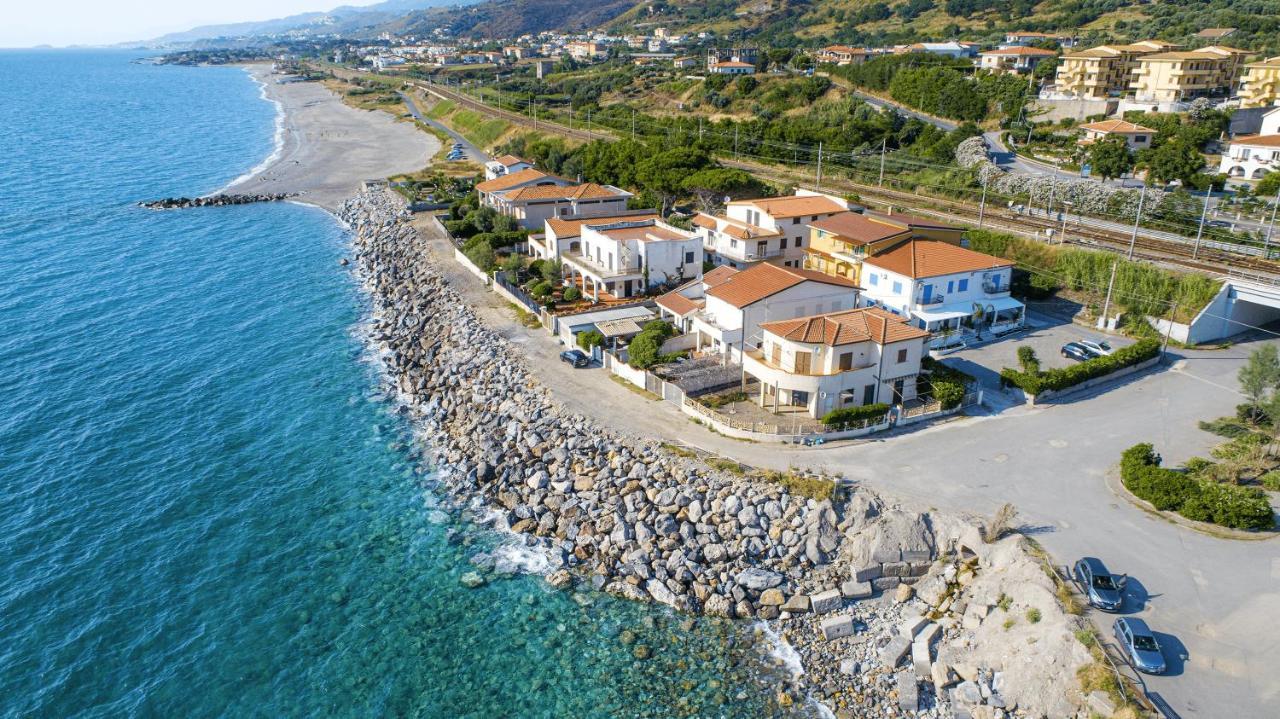 Le Casette Sul Mare - Case Vacanza Читадела дел Капо Екстериор снимка