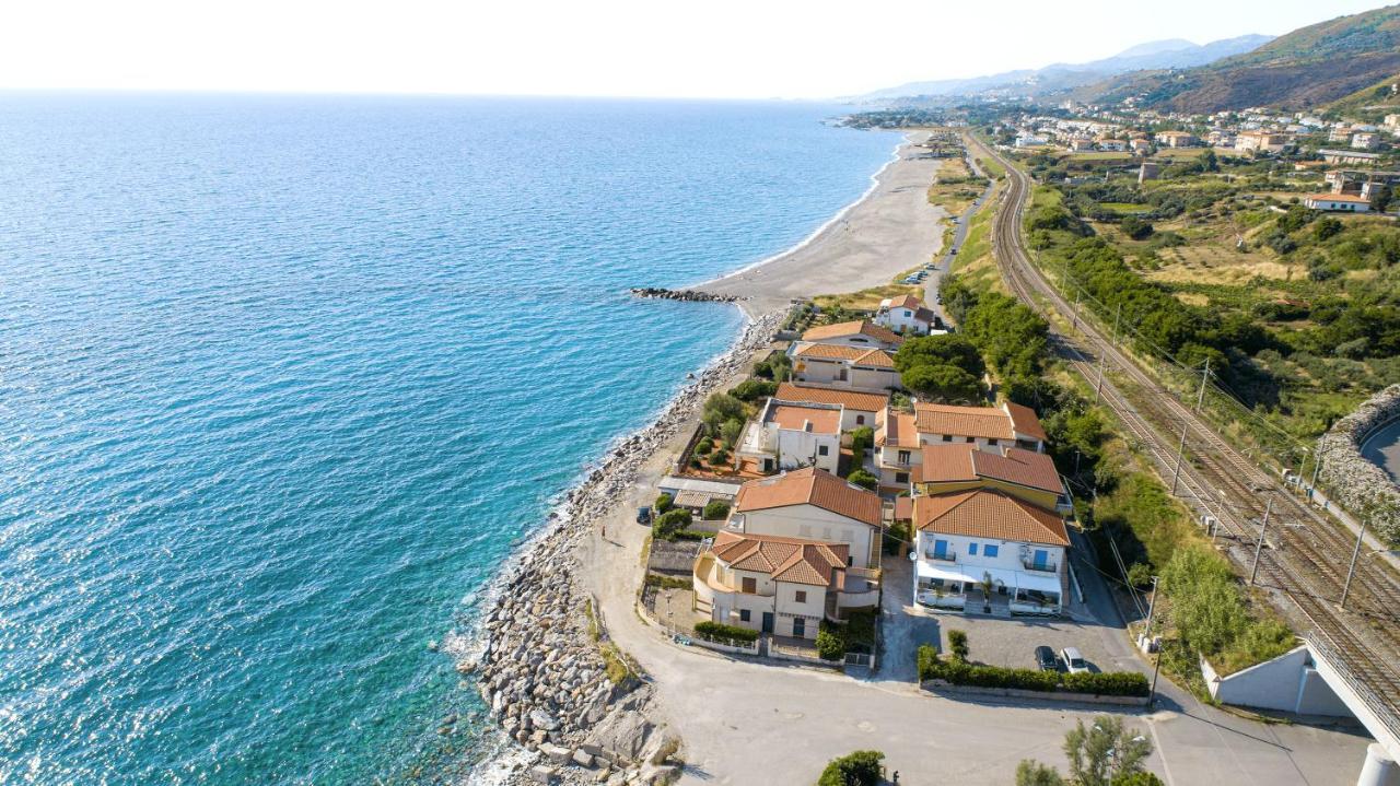 Le Casette Sul Mare - Case Vacanza Читадела дел Капо Екстериор снимка
